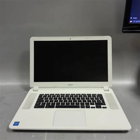 ACER WHITE LAPTOP CB5 571 SERIES 4774754 Simon Charles Auctioneers