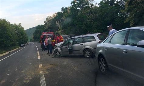 UPDATE FOTO Accident pe DN14 la Șura Mare Două persoane rănite