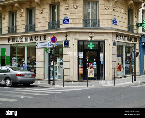 French Pharmacie Hi Res Stock Photography And Images Alamy