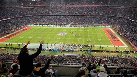 Chiefs and Patriots compete for fans and influence in Germany ahead of ...