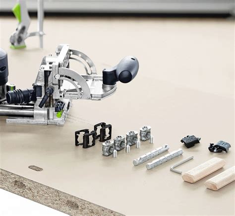 Festool erweitert Domino System um lösbare Eck und Flächenverbinder