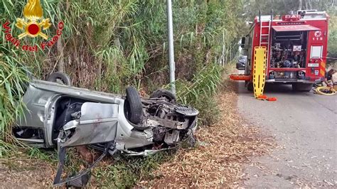 Brutto Incidente A Tarquinia Esce Di Strada Con L Auto Giovane