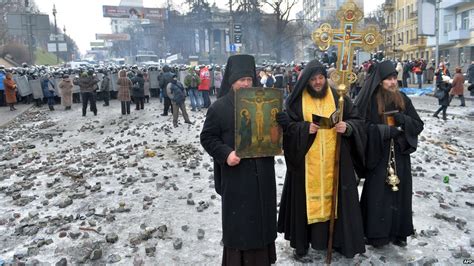 In Pictures Kiev Standoff Between Police And Protesters Bbc News