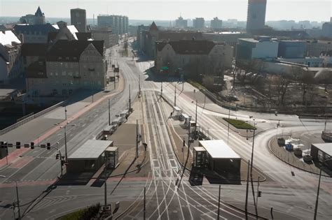 Opustoszały Poznań z lotu ptaka TAKIEGO miasta nie widzieliście dawno