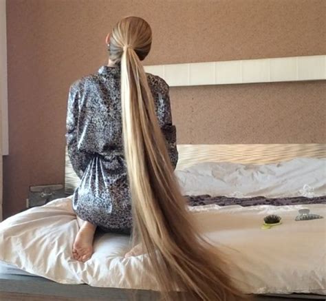 Video Kateryna´s Knee Length Hair Play In Bed Long Hair Styles