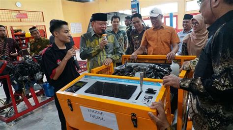 Rri Co Id Gubernur Rohidin Resmikan Teaching Factory Di Smkn