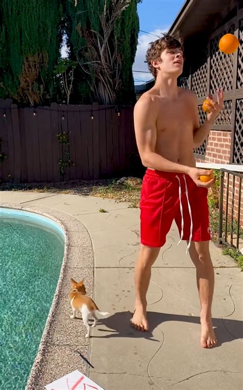 Male Celebrities: Feet 'n Pits — Justin Bieber