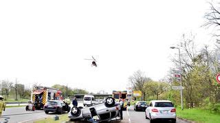 Auto überschlägt sich auf B38 bei Mannheim Rettungshubschrauber im