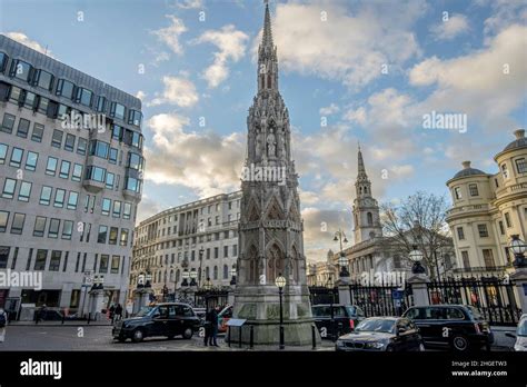 Charing Cross Monument A Replica Memorial To Queen Eleanor Of Castille