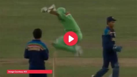 Javed Miandad mocks Kiran More with hilarious jump in 4th Mar 1992 WC ...