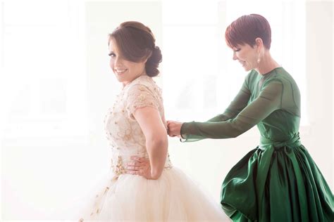 Rules & Etiquette Advice for Any Mother of the Bride