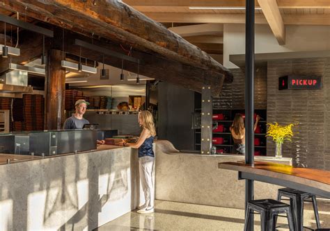 On Our Radar: Pagliacci Pizza, Seattle – Visual Merchandising and Store