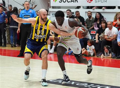 Aliağa Petkimspor u yenen Fenerbahçe yarı finalde