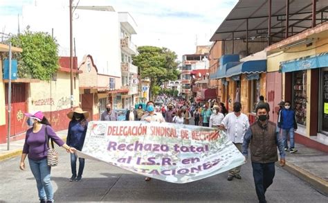 La Jornada Marchan Maestros Y Administrativos De La UAG En Chilpancingo