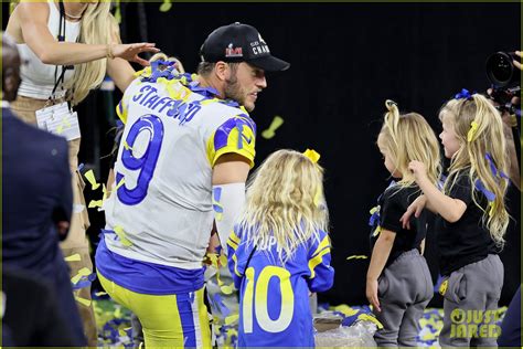 Photo: matthew stafford wife kelly kids celebrate win 25 | Photo ...