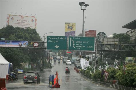 Jalur Puncak Siang Ini Ramai Lancar