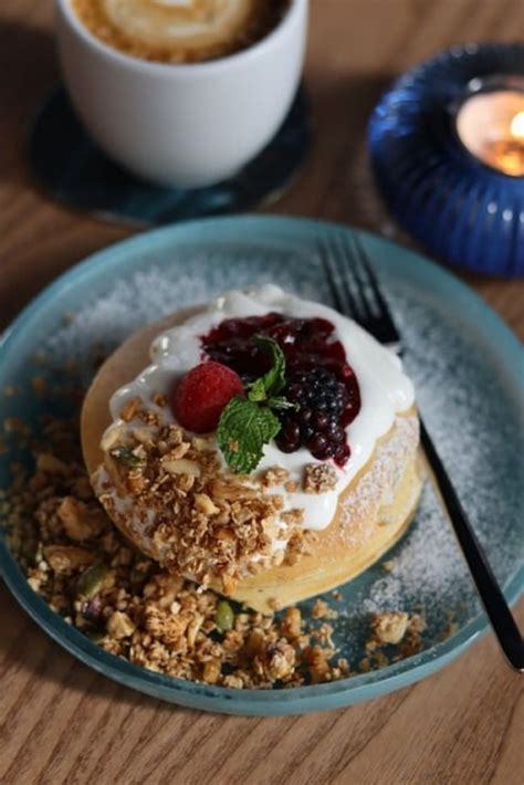 Desayuno exprés Prepara esta deliciosa versión de hot cakes de avena con manzana Gastrolab