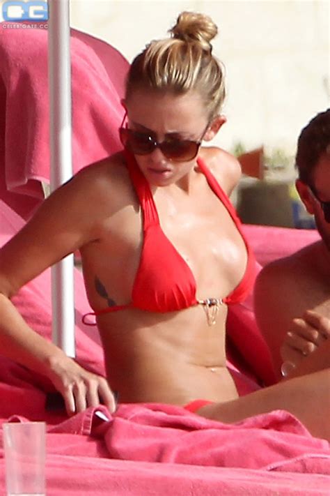 Paulina Gretzky Nude Pictures Onlyfans Leaks Playboy Photos Sex Scene Uncensored