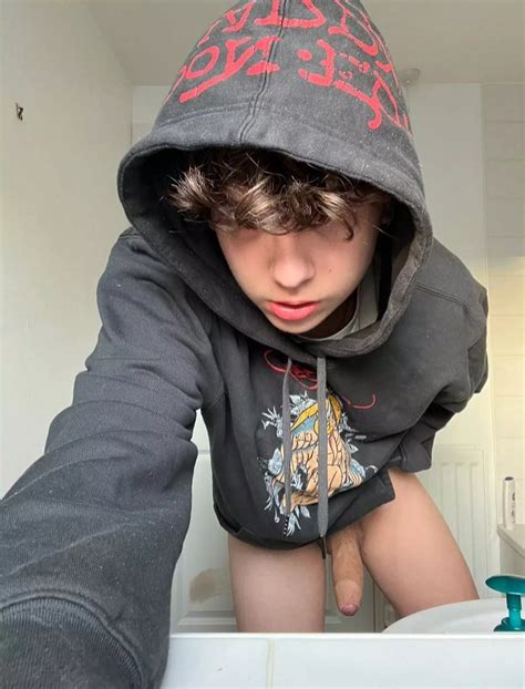 Cute Amateur Twink Shows His Cock Emre