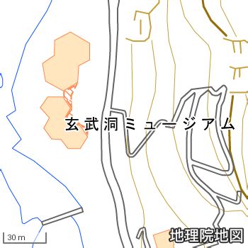 地理Bの旅 on Twitter 11月11日は柱状節理の日なので地理院地図で玄武洞ミュージアム 兵庫県豊岡市 を見てみると建物まで