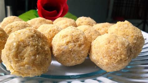 Mouth Watering Sweet Besan Laddoo Made By Roasted Gram Flour Ghee