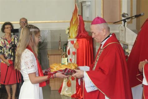 Arcb Ps Ioan Robu A Conferit Sacramentul Mirului N Parohia Sf