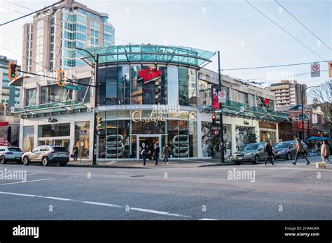 Vancouver robson street shopping district Stock Photo - Alamy