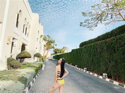 Á hậu Thúy An khoe dáng nuột nà với bikini vàng bắt mắt tại Miss Intercontinental Topsao