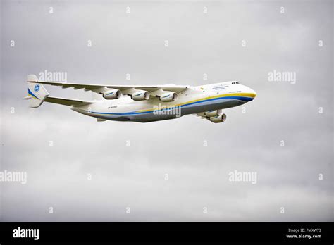 Antonov 225 Landing at Doncaster Airport Stock Photo - Alamy