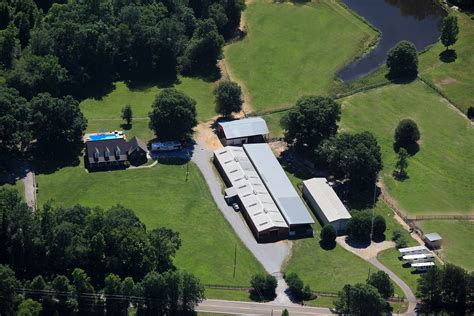 Canine Country Club - Dog Boarding, Kennel