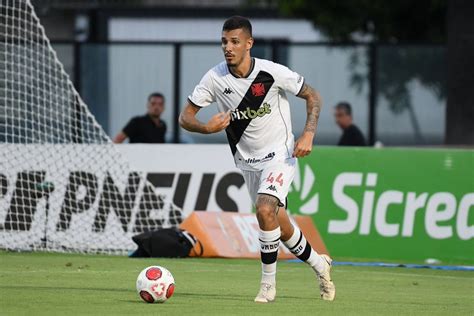 Vasco Empresta Z Vitor Ao Volta Redonda Para A S Rie C