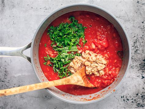 Clam Pasta With Tomato Sauce - Killing Thyme