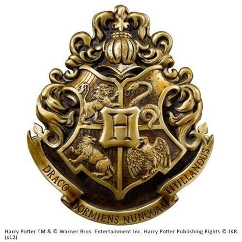 Hogwarts Crest Wall Art In 2021 Noble Collection Harry Potter Harry