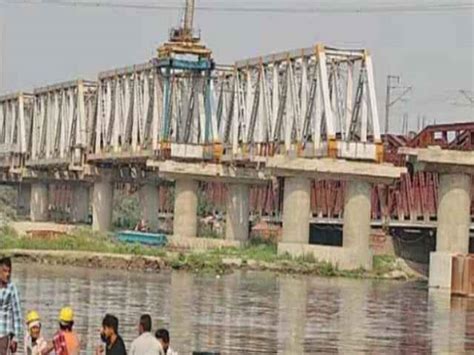 20 Years Old Railway Bridge On Yamuna River To Open Soon खत्म होने वाला है इंतजार यमुना पर 20