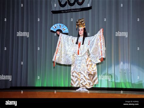 Traditional Japanese dance Stock Photo - Alamy