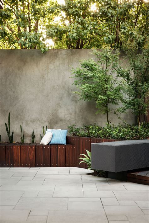 fun ideas  ways  transform  outdoor feature wall houzz au