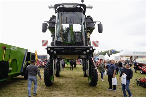 Drugi Dzień Agro Show w Bednarach Pokazy sprzętu na polu i premiery