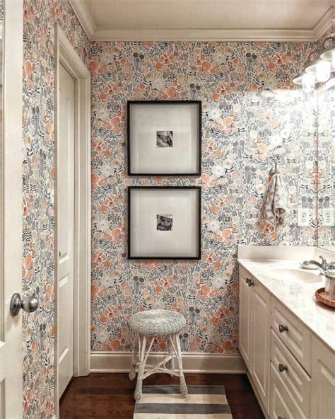 Bold Floral Wallpaper In Complementary Hues Soul Lane