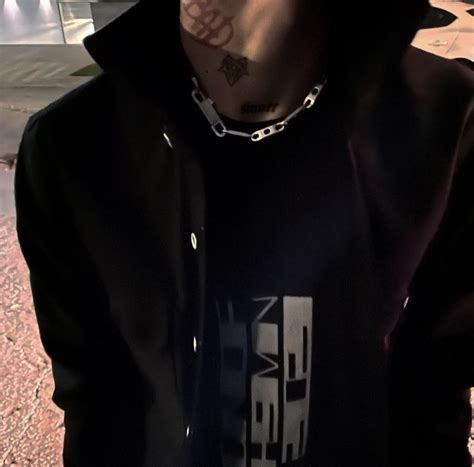 Pin by Loban ezno13 on corte | Aesthetic guys, Edgy jewelry, Black and ...