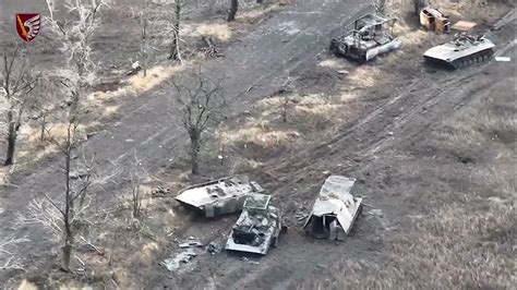 79 бригада ДШВ спалює російські колони під Новомихайлівкою - YouTube