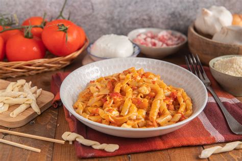 Fusilli Alla Napoletana Primo Piatto Tipico Campano