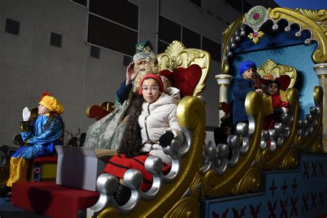 Las Sonrisas De Los Ni Os Arropan A Los Reyes En Su Paso Por Villares