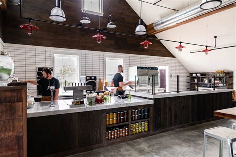 Dining Guide: Smokehouse Specialties at Barque 3