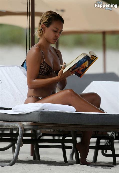 Karrueche Tran Sexy On Beach Bikini Photos The Fappening Stars