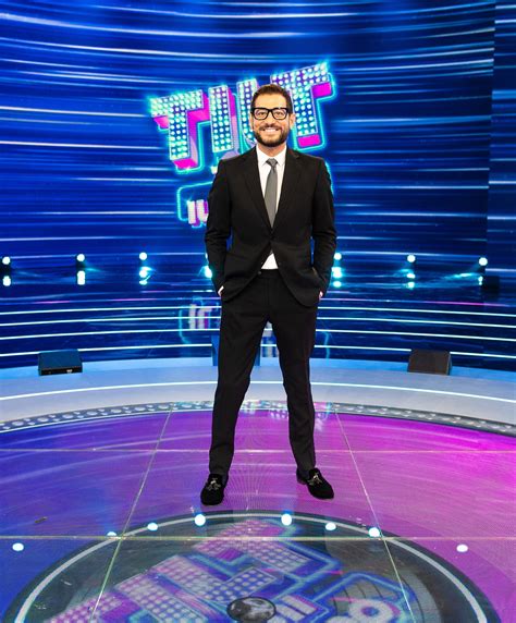 Tilt Con Enrico Papi Su Italia 1 Oggi Il Nuovo Game Show Musicale