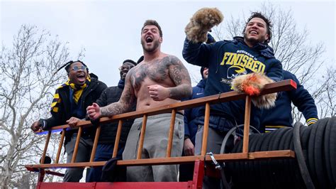 Michigan Wolverines parade through Ann Arbor