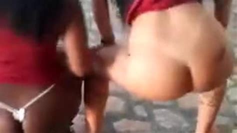 GOSTOSAS DANÇANDO FUNK PELADA EM FESTA Porn Videos