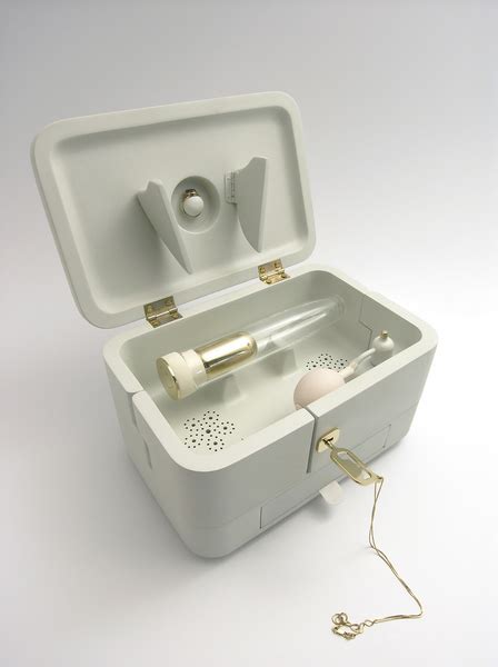 Nu kan du ha sex efter döden med en dildo fylld med aska