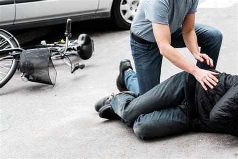 Accident în Turda Un biciclist a fost lovit de o mașină și a ajuns la