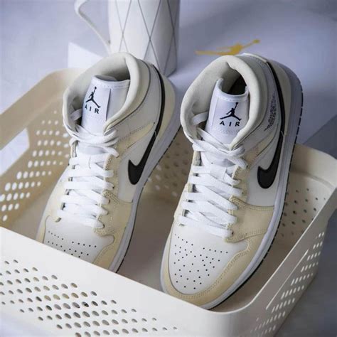 Giày Nike Air Jordan 1 Mid Coconut Milk Bq6472 121 Chính Hãng